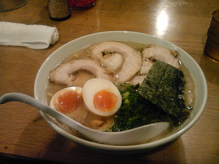高崎市_麺soul_まこと屋_とんこつ醤油ラーメンあじたま肉もり
