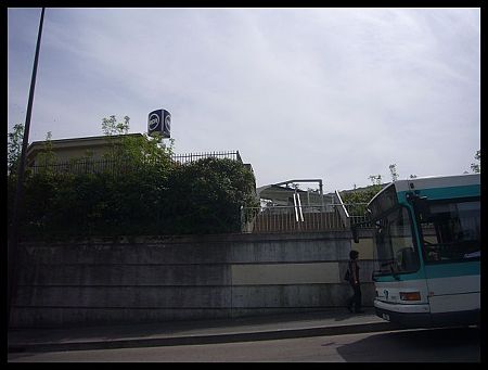 P2430973