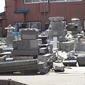 Photos: 石材店前の墓石展示の倒壊状況