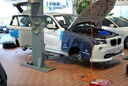 X１デモカー作業中