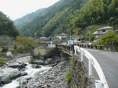 河内の大石 案内