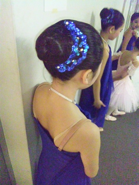 バレエの発表会なう～。娘ちゃんの髪飾り。 - Photo sharing 