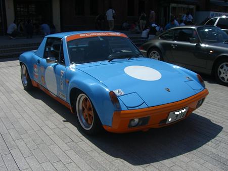916