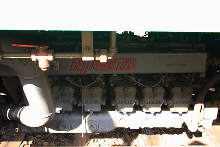 新潟鐵工所製DMF13HS(250PS/2000rpm)エンジン
