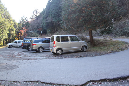 水神社前の駐車場
