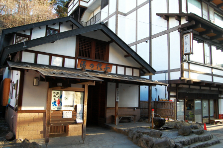 隣は大阪屋