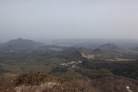 c-110506-090412-2 登山口駐車場を望む