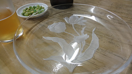 今日の作品 「チューリップ」 逆レリーフで花を膨らませて彫る
