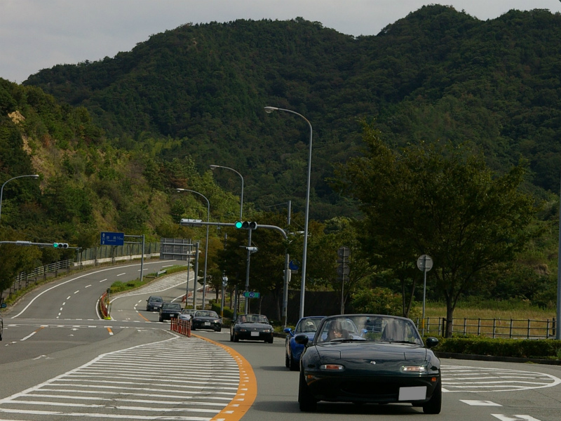 少しペースを落とすと後方の車も写真に写る