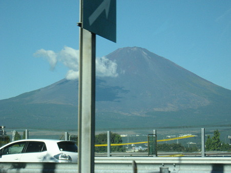 東名から富士山をのぞむ