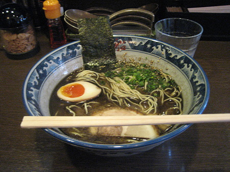 昼に食べた黒とんこつラーメン